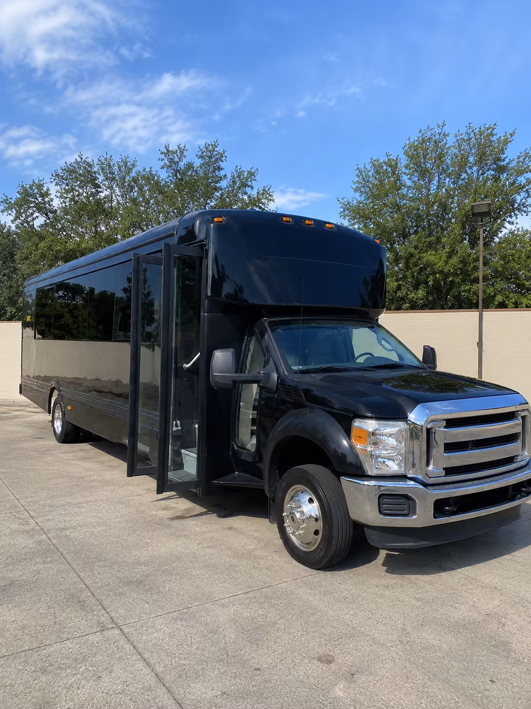 livermore 20 passenger party bus